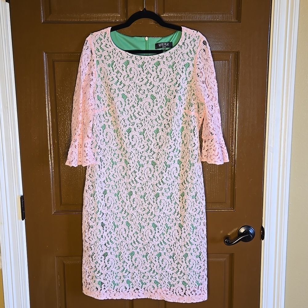 Kasper-Pink lace 3/4 bell sleeved dress with green lining Sz L.